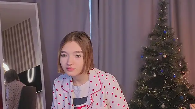 Snapshot of Leyla_crsh chatting on 12-17-25, 05:35 Leyla crsh online show from 12-17-25, 05:35