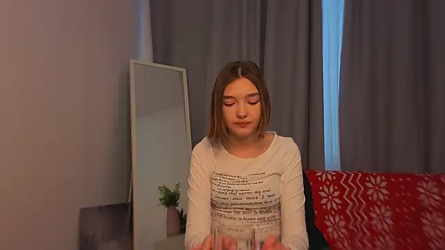 Snapshot of Leyla_crsh chatting on 02-17-26, 05:04 Leyla crsh online show from 02-17-26, 05:04