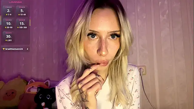 Snapshot of BrittanieKerkhoff chatting on 12-17-25, 02:23 BrittanieKerkhoff online show from 12-17-25, 02:23