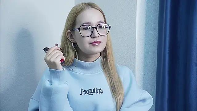 GwynKnispel online show from 12-16-25, 04:17