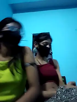 Snapshot of Aaradhya-Rani chatting on 04-08-26, 03:23 Aaradhya-Rani online show from 04-08-26, 03:23