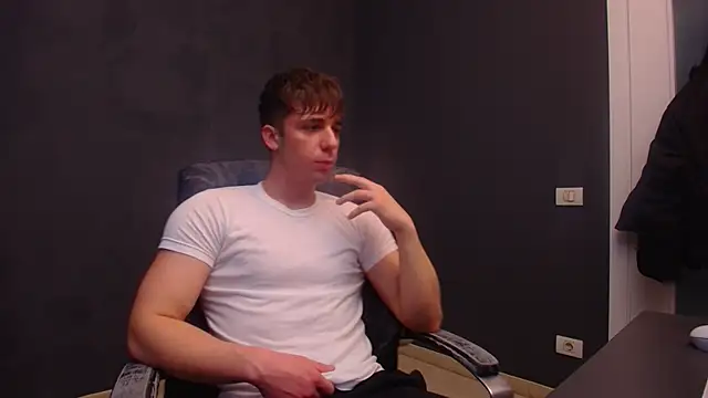 Snapshot of KellenWest chatting on 12-18-25, 11:16 KellenWest online show from 12-18-25, 11:16