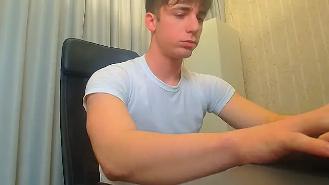 Snapshot of KellenWest chatting on 12-19-25, 05:14 KellenWest online show from 12-19-25, 05:14