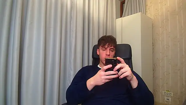 Snapshot of KellenWest chatting on 01-08-26, 05:10 KellenWest online show from 01-08-26, 05:10