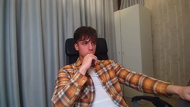 Snapshot of KellenWest chatting on 01-09-26, 05:10 KellenWest online show from 01-09-26, 05:10