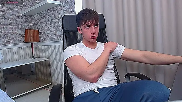 Snapshot of KellenWest chatting on 01-14-26, 11:27 KellenWest online show from 01-14-26, 11:27