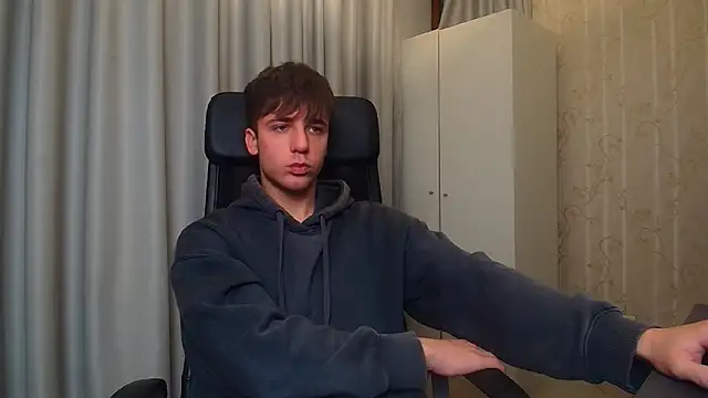 Snapshot of KellenWest chatting on 01-17-26, 05:23 KellenWest online show from 01-17-26, 05:23