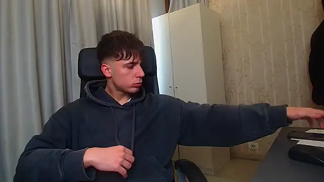 Snapshot of KellenWest chatting on 01-19-26, 11:03 KellenWest online show from 01-19-26, 11:03