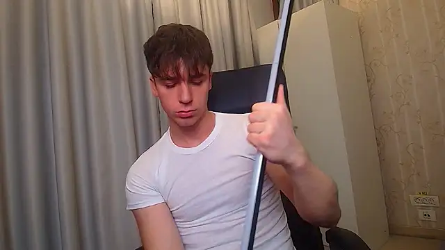 Snapshot of KellenWest chatting on 02-06-26, 05:23 KellenWest online show from 02-06-26, 05:23