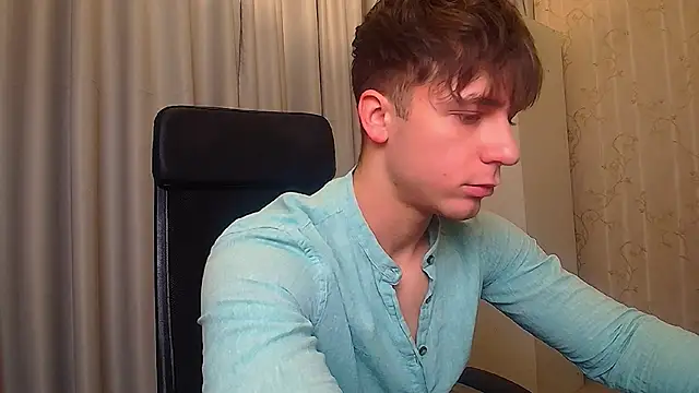 Snapshot of KellenWest chatting on 02-07-26, 05:44 KellenWest online show from 02-07-26, 05:44