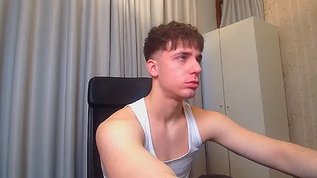 Snapshot of KellenWest chatting on 02-18-26, 05:47 KellenWest online show from 02-18-26, 05:47