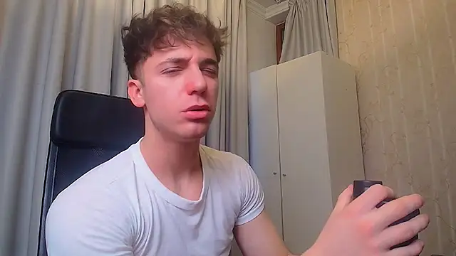 Snapshot of KellenWest chatting on 02-22-26, 05:19 KellenWest online show from 02-22-26, 05:19