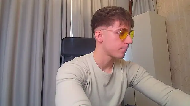 Snapshot of KellenWest chatting on 03-06-26, 10:45 KellenWest online show from 03-06-26, 10:45