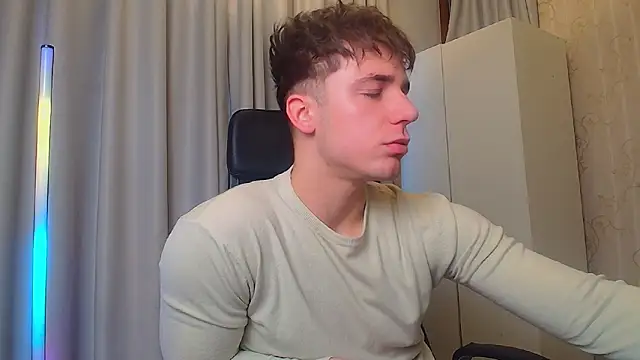 Snapshot of KellenWest chatting on 03-15-26, 05:13 KellenWest online show from 03-15-26, 05:13