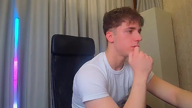 Snapshot of KellenWest chatting on 03-16-26, 05:44 KellenWest online show from 03-16-26, 05:44