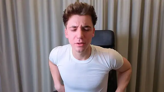 Snapshot of KellenWest chatting on 03-22-26, 05:22 KellenWest online show from 03-22-26, 05:22