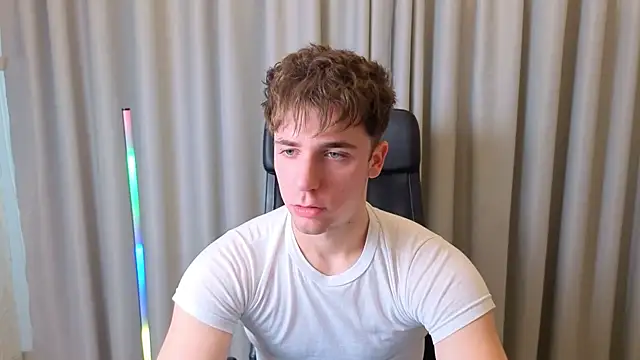 Snapshot of KellenWest chatting on 03-24-26, 11:04 KellenWest online show from 03-24-26, 11:04