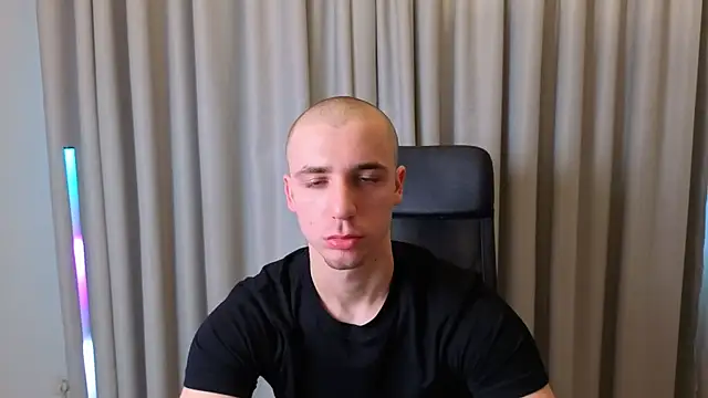 Snapshot of KellenWest chatting on 03-27-26, 05:24 KellenWest online show from 03-27-26, 05:24