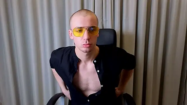 Snapshot of KellenWest chatting on 03-29-26, 04:34 KellenWest online show from 03-29-26, 04:34