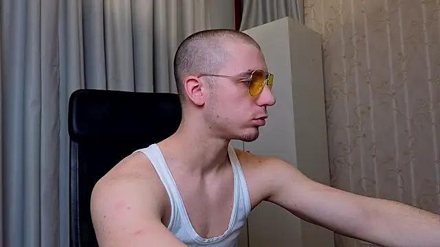 Snapshot of KellenWest chatting on 03-31-26, 07:20 KellenWest online show from 03-31-26, 07:20