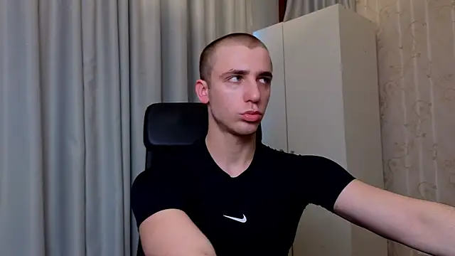 Snapshot of KellenWest chatting on 04-06-26, 04:32 KellenWest online show from 04-06-26, 04:32