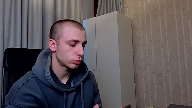 Snapshot of KellenWest chatting on 04-07-26, 04:13 KellenWest online show from 04-07-26, 04:13