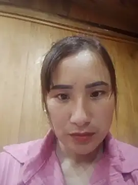 Snapshot of Belinda-686 chatting on 12-17-25, 01:00 Belinda-686 online show from 12-17-25, 01:00