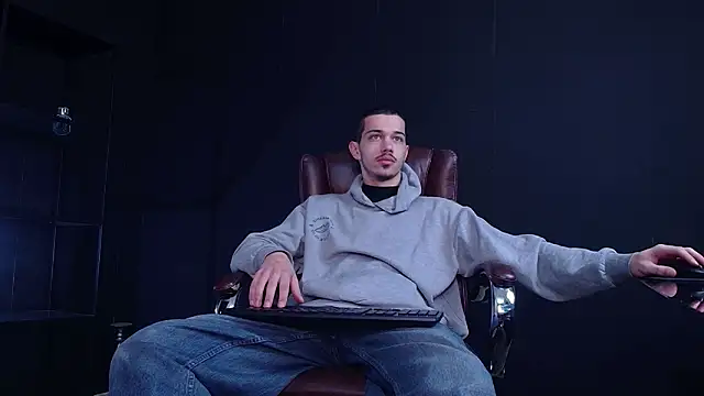 Snapshot of KaydenDrew chatting on 12-18-25, 05:24 KaydenDrew online show from 12-18-25, 05:24