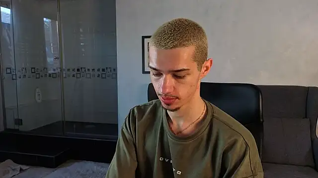 Snapshot of KaydenDrew chatting on 04-06-26, 04:32 KaydenDrew online show from 04-06-26, 04:32