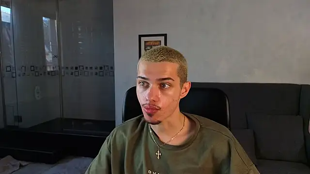 Snapshot of KaydenDrew chatting on 04-06-26, 04:46 KaydenDrew online show from 04-06-26, 04:46