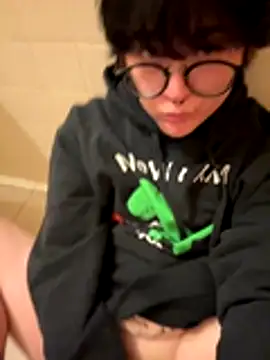 Snapshot of incubus76 chatting on 12-17-25, 05:52 incubus76 online show from 12-17-25, 05:52