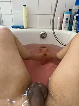 Snapshot of esmer_baran44 chatting on 03-13-26, 04:35 esmer baran44 online show from 03-13-26, 04:35