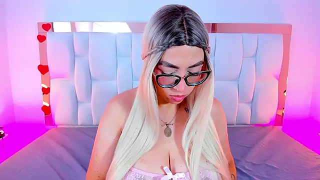 Snapshot of CamilleJuicy_ chatting on 03-19-26, 12:53 CamilleJuicy online show from 03-19-26, 12:53