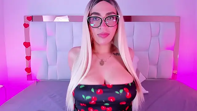 Snapshot of CamilleJuicy_ chatting on 04-08-26, 12:05 CamilleJuicy online show from 04-08-26, 12:05