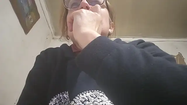 KissAndVibe online show from 12-19-25, 07:43