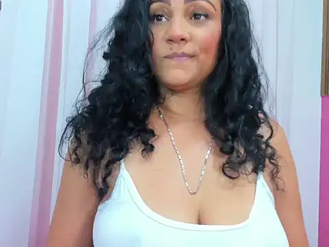 Snapshot of Bianca_slut1 chatting on 12-17-25, 08:37 Bianca slut1 online show from 12-17-25, 08:37