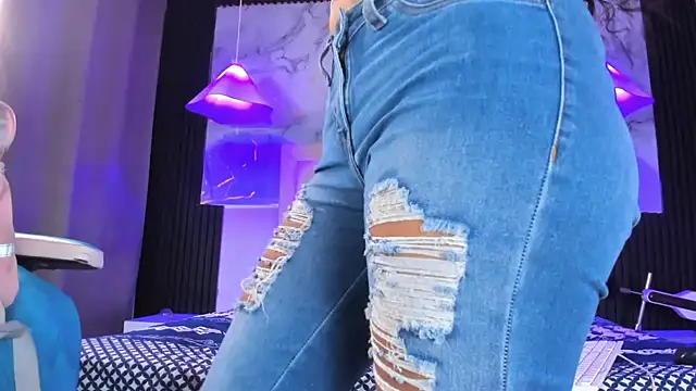 Carla evans  online show from 12-22-25, 02:25