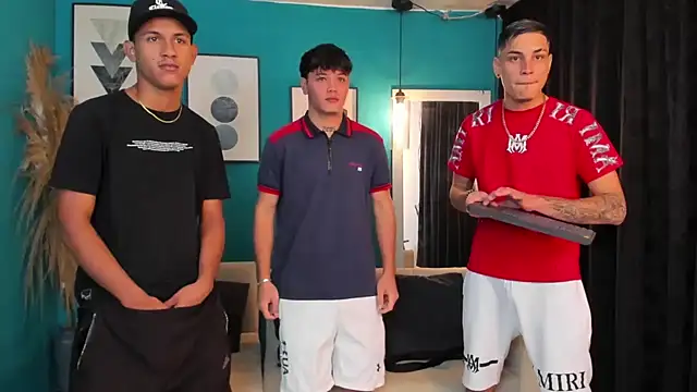 Snapshot of Oficial_KingOfHeavens chatting on 01-15-26, 08:34 Oficial KingOfHeavens online show from 01-15-26, 08:34