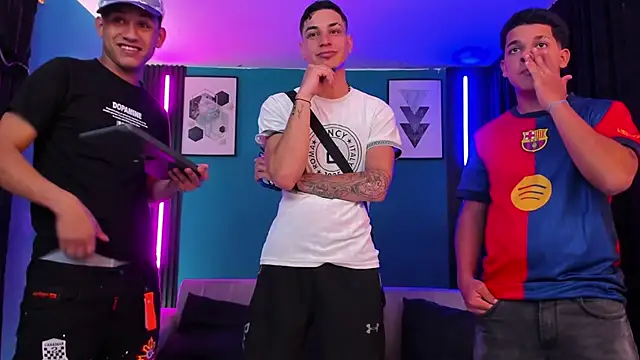 Snapshot of Oficial_KingOfHeavens chatting on 04-04-26, 07:55 Oficial KingOfHeavens online show from 04-04-26, 07:55