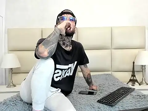 CalvinKorvus online show from 12-18-25, 09:43