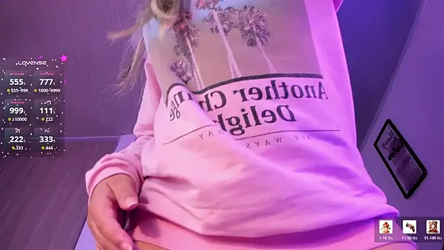 Snapshot of Violet_Blazee chatting on 01-07-26, 08:06 Violet Blazee online show from 01-07-26, 08:06