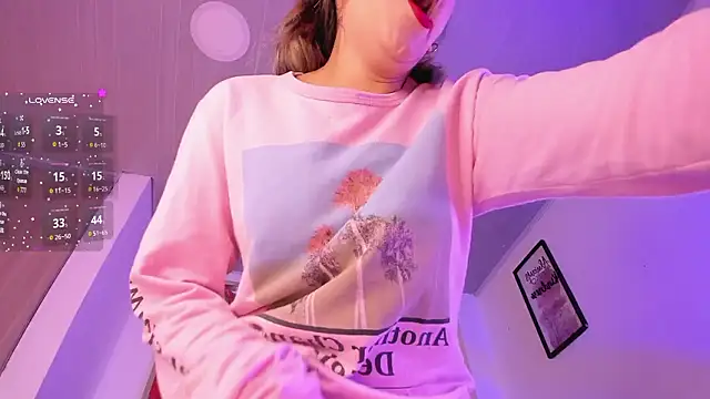 Snapshot of Violet_Blazee chatting on 01-17-26, 10:42 Violet Blazee online show from 01-17-26, 10:42