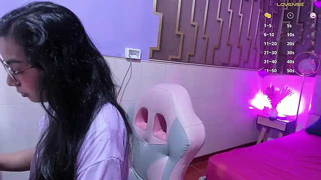 Snapshot of lia_morel chatting on 12-19-25, 01:18 lia morel online show from 12-19-25, 01:18