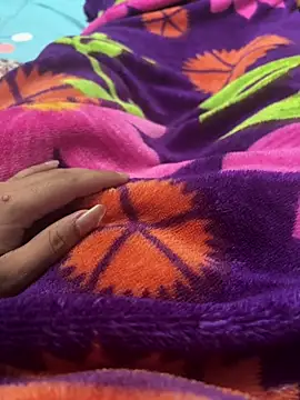 Snapshot of hotyindiaan chatting on 12-18-25, 01:55 hotyindiaan online show from 12-18-25, 01:55