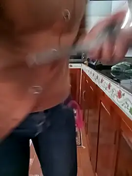 Snapshot of Sweet-Berryy chatting on 12-19-25, 04:41 Sweet-Berryy online show from 12-19-25, 04:41