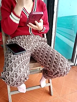 Snapshot of Sweet-Berryy chatting on 12-20-25, 02:07 Sweet-Berryy online show from 12-20-25, 02:07