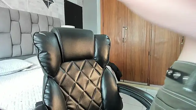 ChannelWhitee  online show from 01-07-26, 09:50