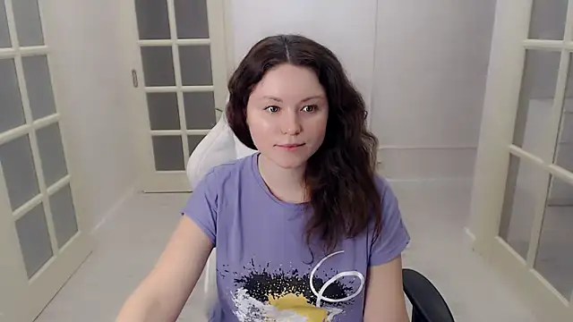 Snapshot of LondonMiley chatting on 12-20-25, 07:54 LondonMiley online show from 12-20-25, 07:54