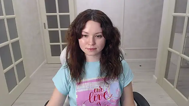 Snapshot of LondonMiley chatting on 12-21-25, 08:05 LondonMiley online show from 12-21-25, 08:05