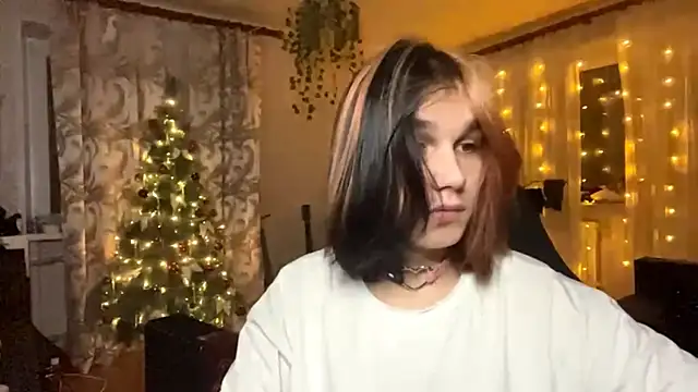 Snapshot of emo_sweet chatting on 12-18-25, 07:31 emo sweet online show from 12-18-25, 07:31